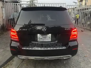 Mercedes-Benz GLK-Class Base GLK 350 4dr AWD 4MATIC (3.5L 6cyl 7A) 2015