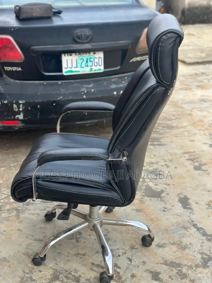 Executive Leather Swivel Office Chair