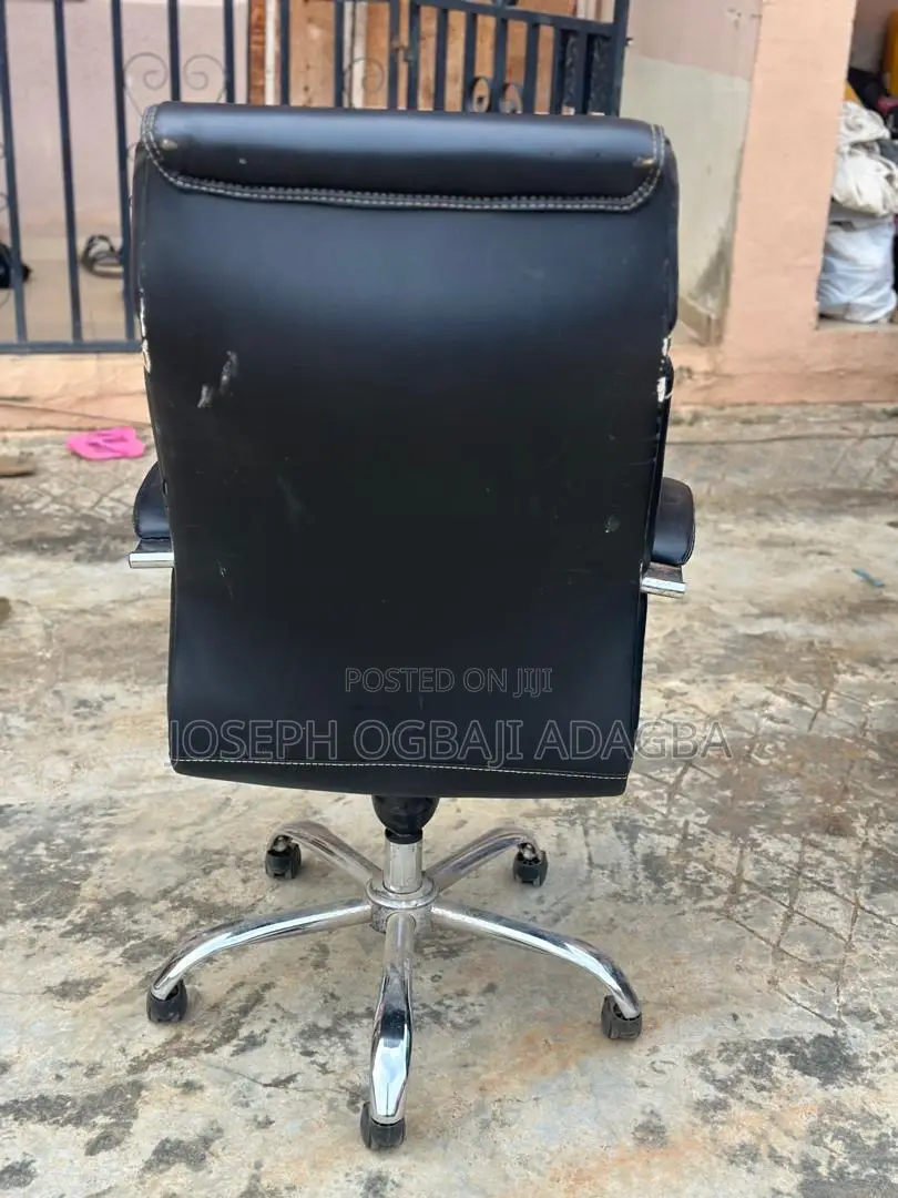 Executive Leather Swivel Office Chair