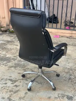Executive Leather Swivel Office Chair