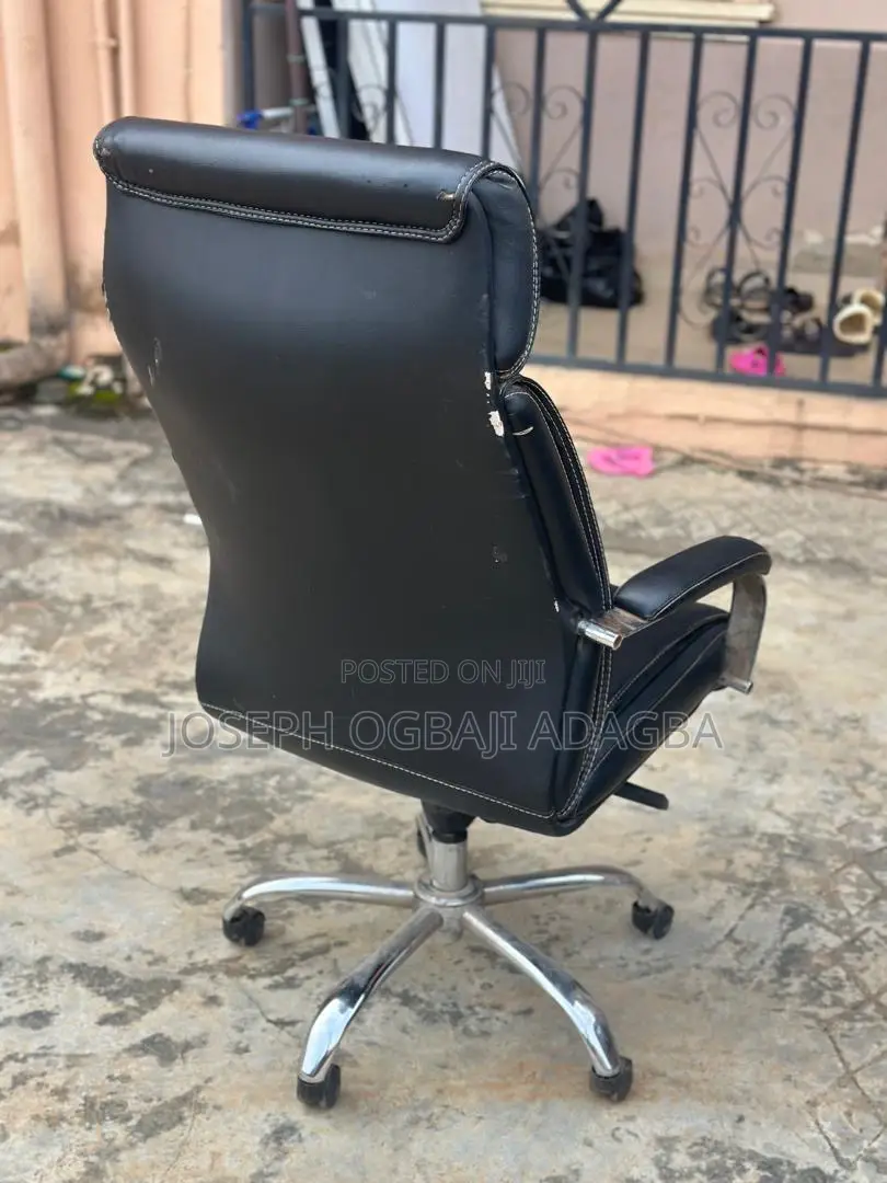 Executive Leather Swivel Office Chair