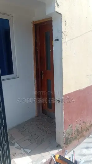 1bdrm Room & Parlour in Leemy Estate, Tobun, Iwaya for rent