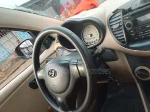 Hyundai I10 2010 Yellow