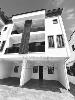 3bdrm Townhouse / Terrace in Lcc, Lekki Phase 2 for rent
