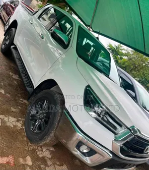 Toyota Hilux 2025 White
