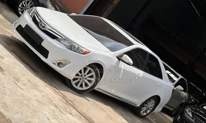 Toyota Camry XLE 4dr Sedan (2.5L 4cyl 6A) 2013 White