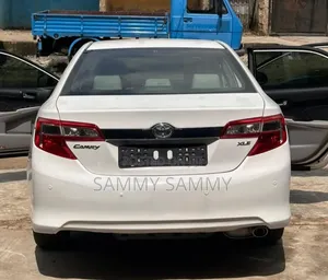 Toyota Camry XLE 4dr Sedan (2.5L 4cyl 6A) 2013 White
