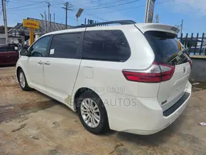 Toyota Sienna 2016 White