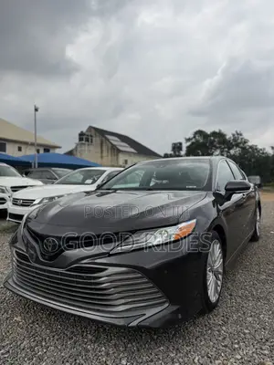 Toyota Camry XLE FWD (2.5L 4cyl 8AM) 2018 Gray