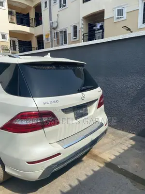 Mercedes-Benz M Class ML550 4MATIC 4dr SUV AWD (4.7L 8cyl Turbo 7A)