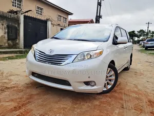 Toyota Sienna 2011 White