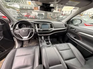 Toyota Highlander XLE 2019 White