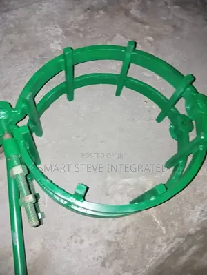 20" Aligning Pipe Clamp Sections for Welding.