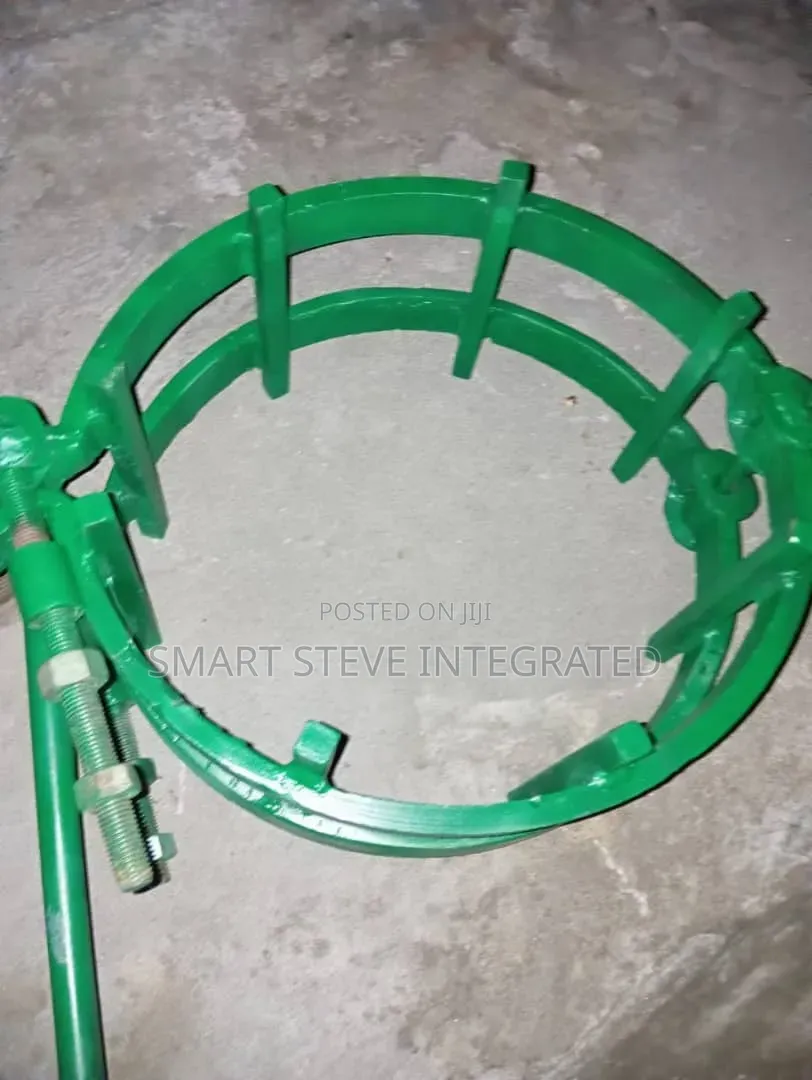 20" Aligning Pipe Clamp Sections for Welding.