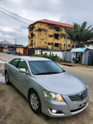 Toyota Camry XLE 4dr Sedan (2.5L 4cyl 6AM) 2010 Silver