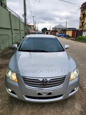 Toyota Camry XLE 4dr Sedan (2.5L 4cyl 6AM) 2010 Silver