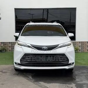 Toyota Sienna LE 2022 White