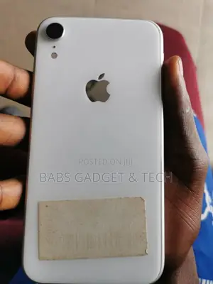 Apple iPhone XR 64 GB White
