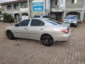 Lexus ES 2023 Silver