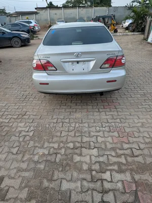 Lexus ES 2023 Silver