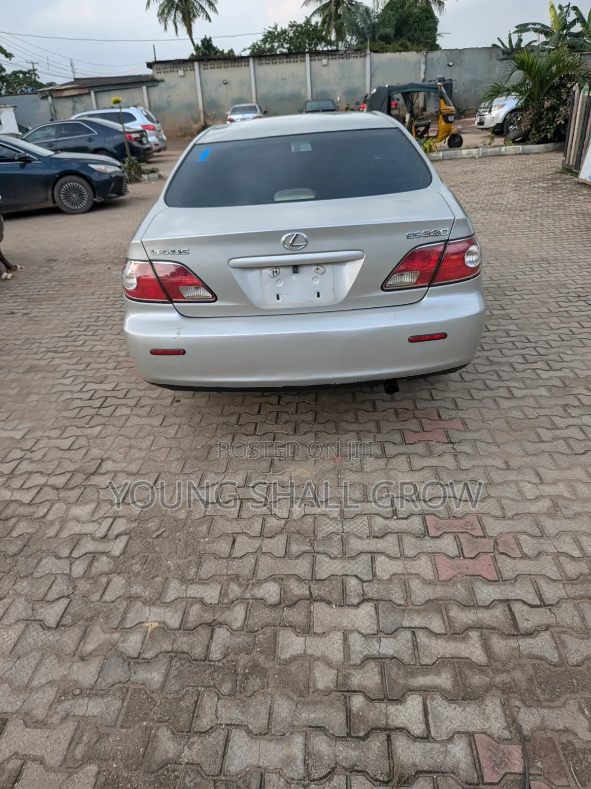 Lexus ES 2023 Silver