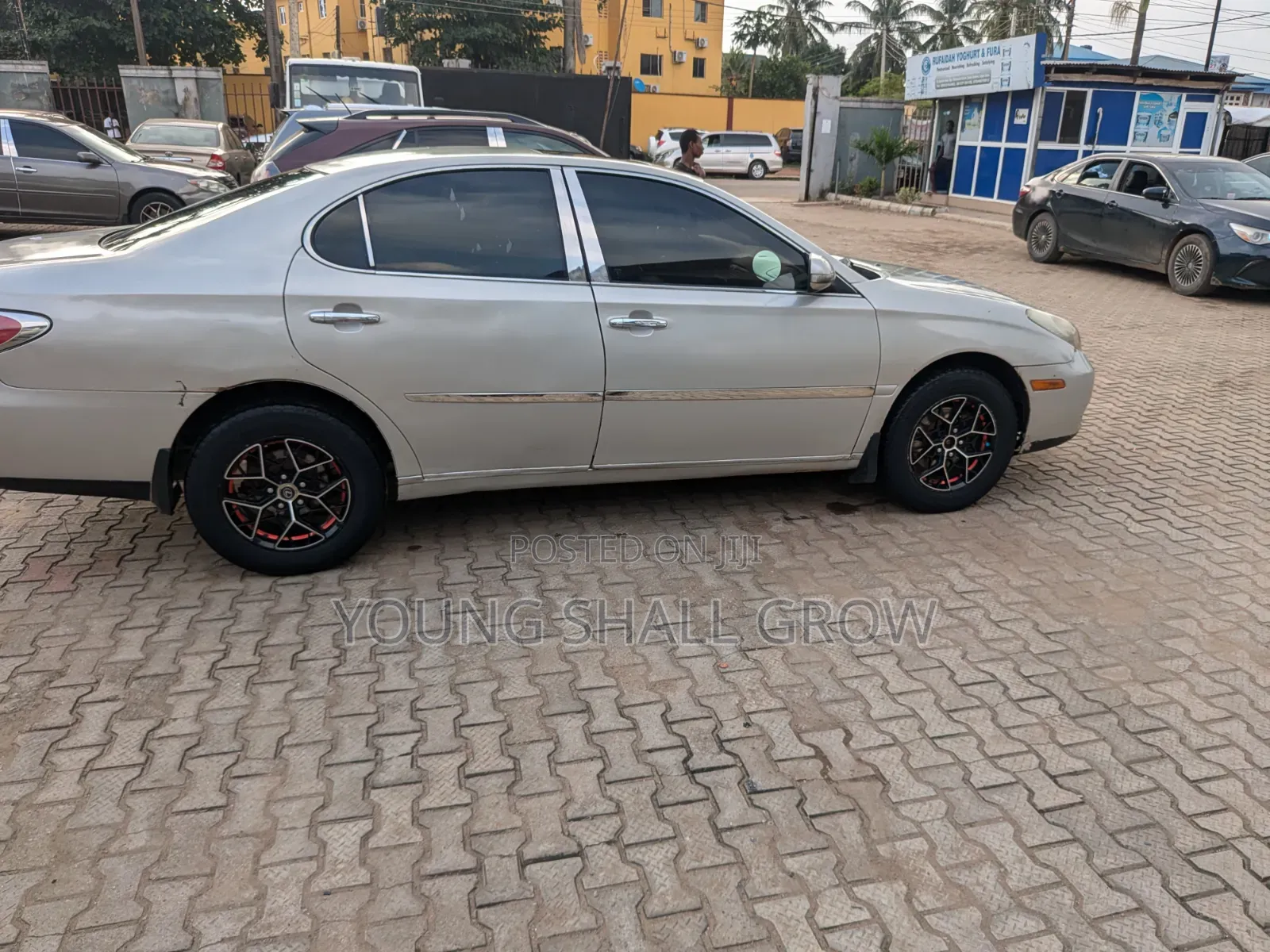 Lexus ES 2023 Silver