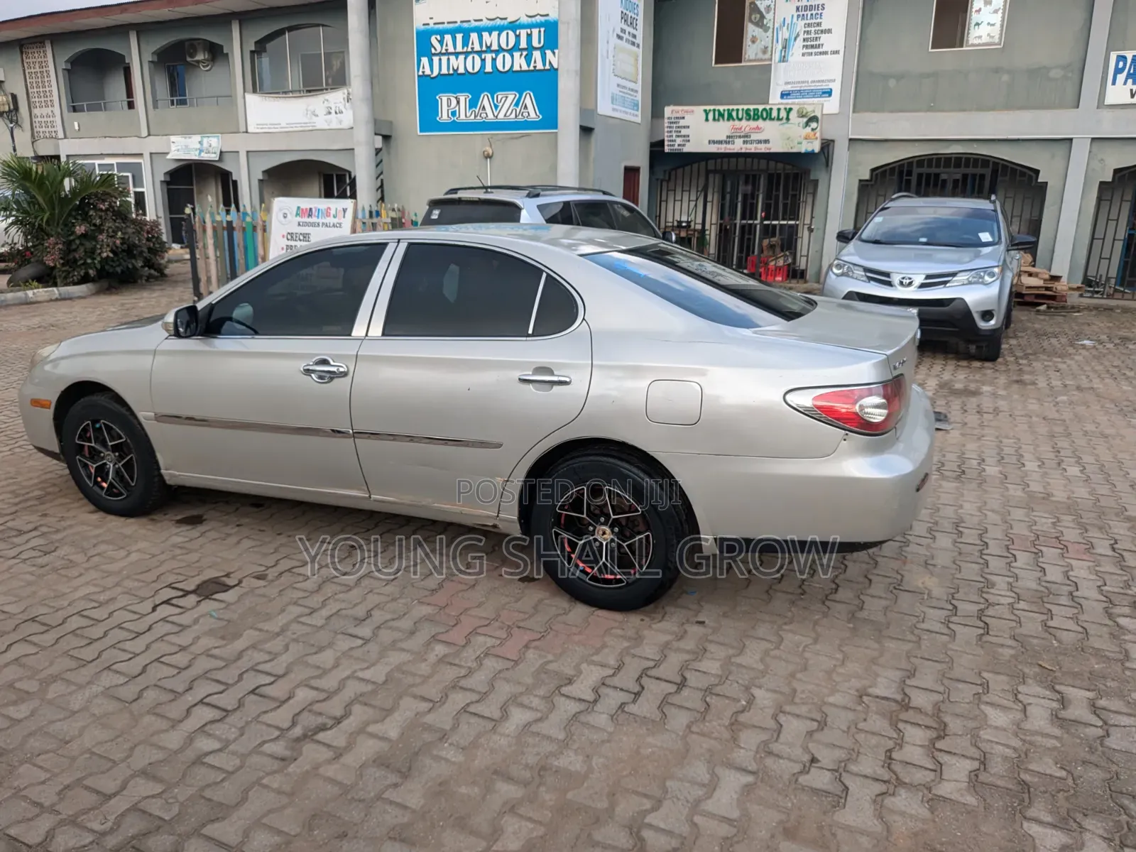 Lexus ES 2023 Silver