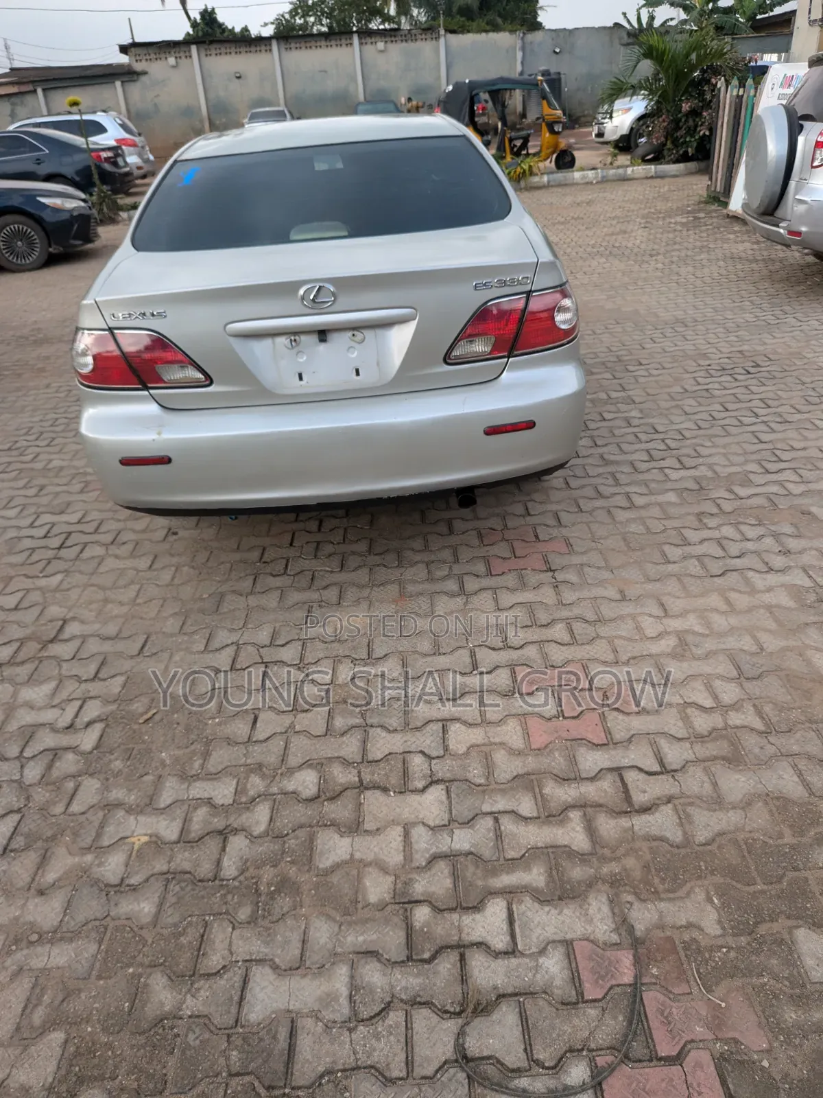 Lexus ES 2023 Silver