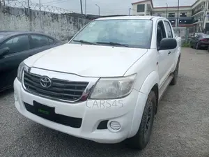 Toyota Hilux 2013 White