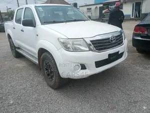 Toyota Hilux 2013 White
