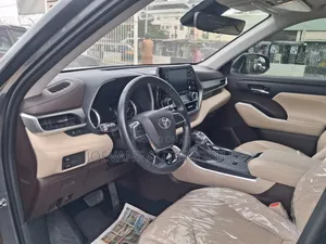 Toyota Highlander 2022 Gray