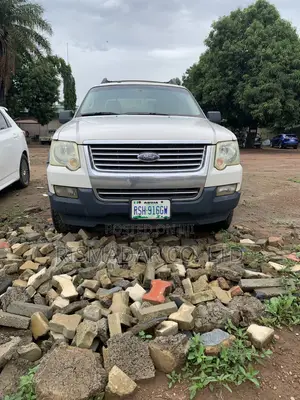 Ford Sport Trac 2010 Off white