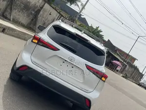 Toyota Highlander XLE 2021 White