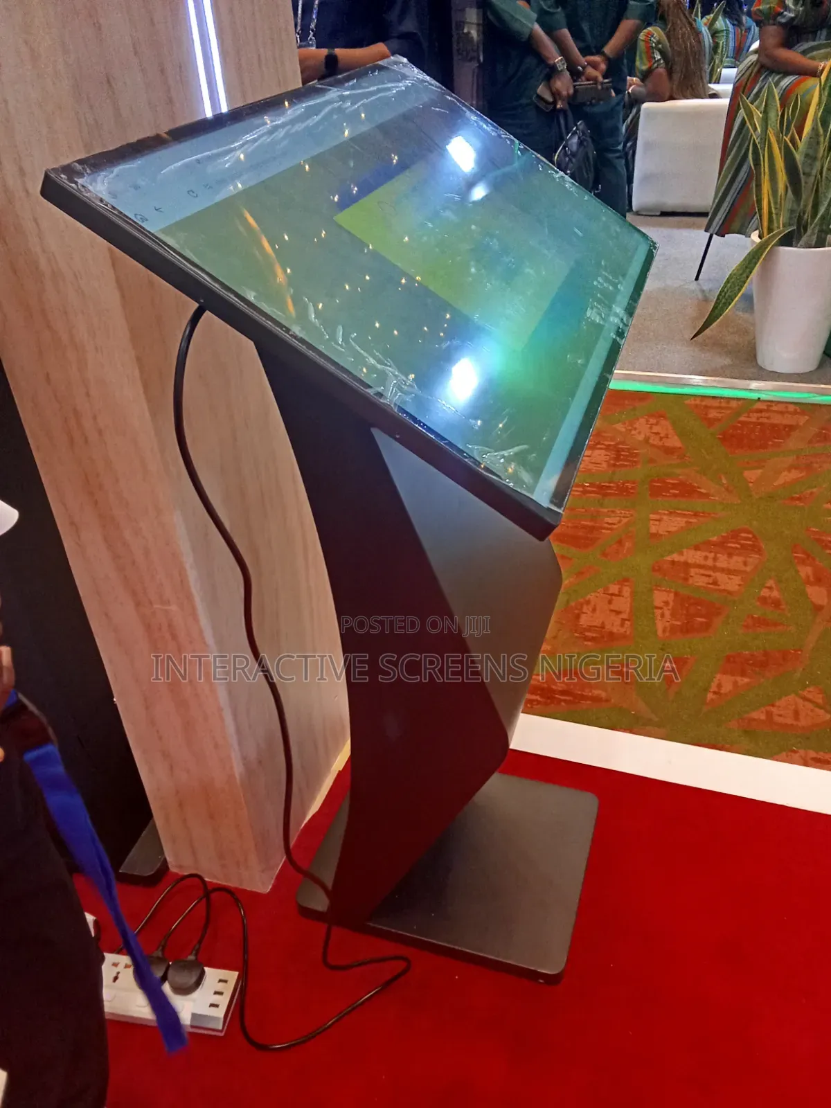 32 Inches K-Stand Interactive Screen