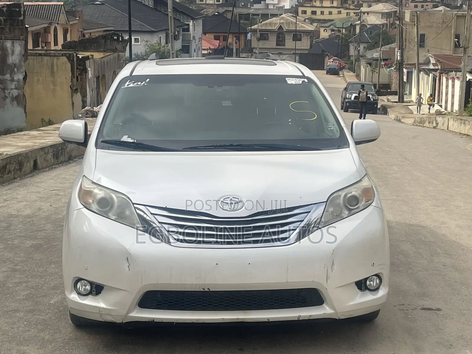 Toyota Sienna XLE 7 Passenger 2012 White
