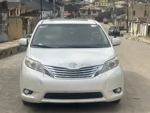 Toyota Sienna XLE 7 Passenger 2012 White