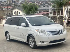 Toyota Sienna XLE 7 Passenger 2012 White