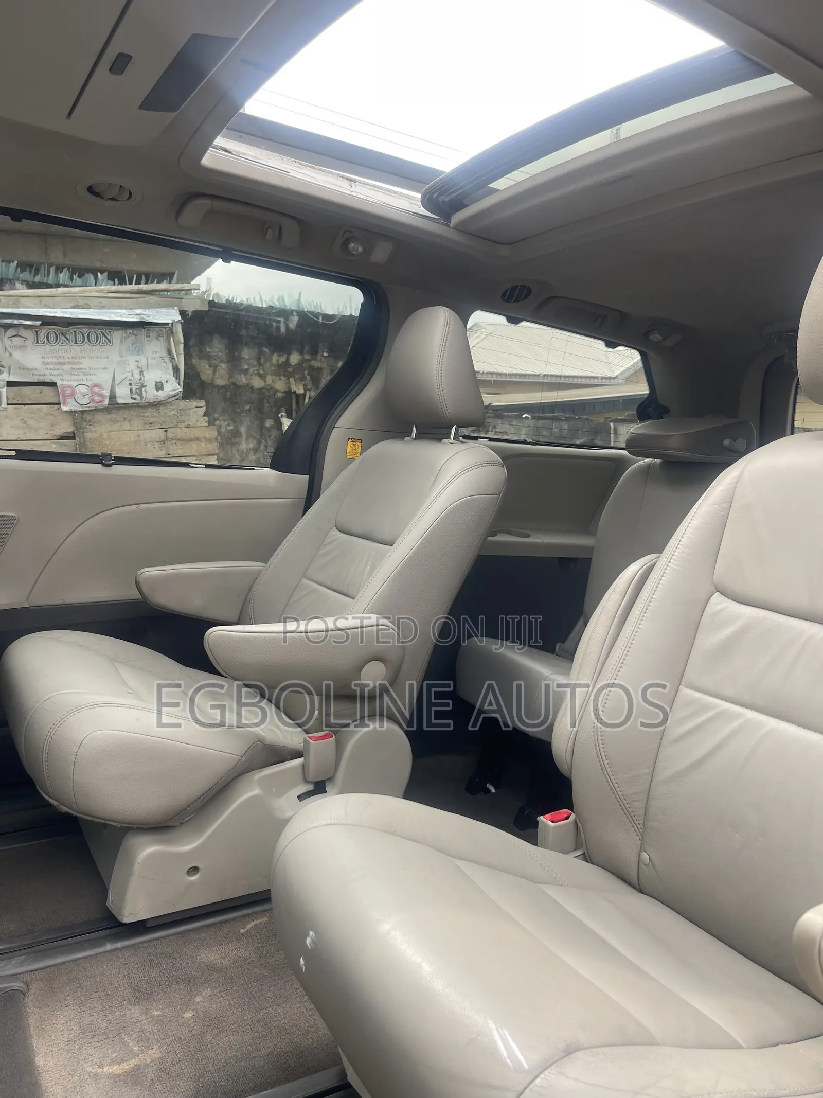 Toyota Sienna XLE 7 Passenger 2012 White