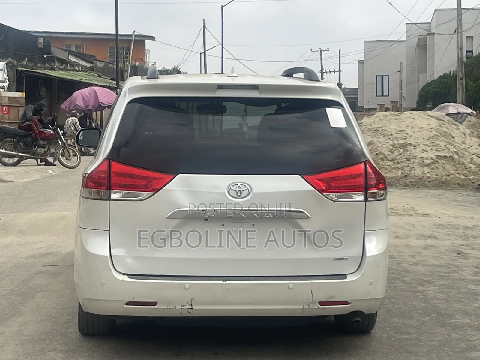 Toyota Sienna XLE 7 Passenger 2012 White