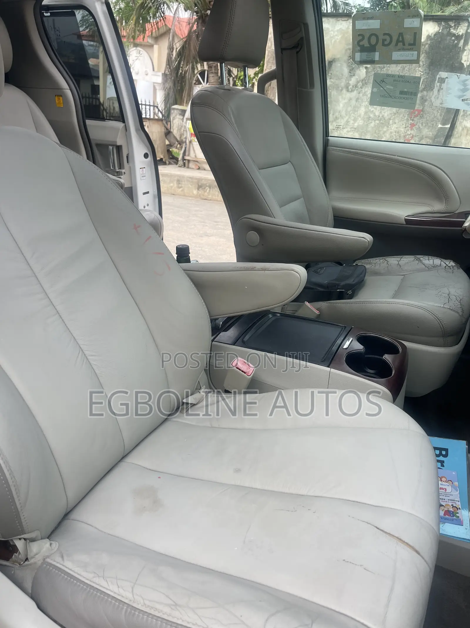Toyota Sienna XLE 7 Passenger 2012 White