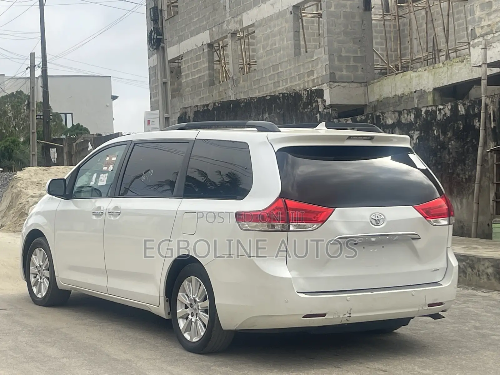 Toyota Sienna XLE 7 Passenger 2012 White