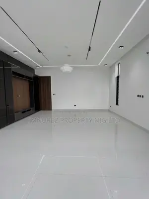 4bdrm Duplex in Chevron for sale