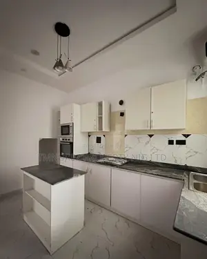 4bdrm Duplex in Chevron for rent