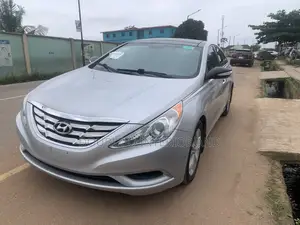 Hyundai Sonata Limited Sedan FWD (2.4L 4cyl 6A) 2012 Silver
