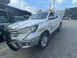 Toyota Hilux 2016 White