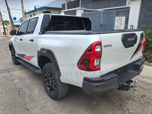 Toyota Hilux 2024 White