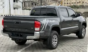 Toyota Tacoma SR5 2017 Gray
