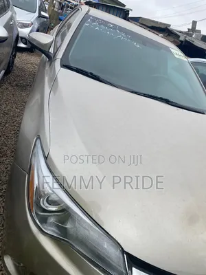 Toyota Camry SE 4dr Sedan (2.5L 4cyl 6A) 2015 Gold