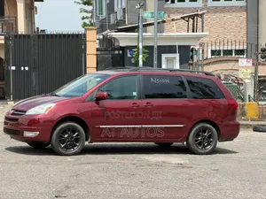 Toyota Sienna 2005 Red