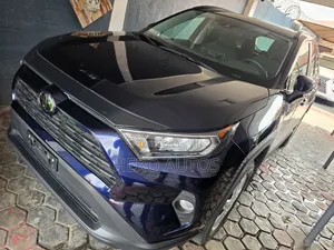 Toyota RAV4 2021 Blue